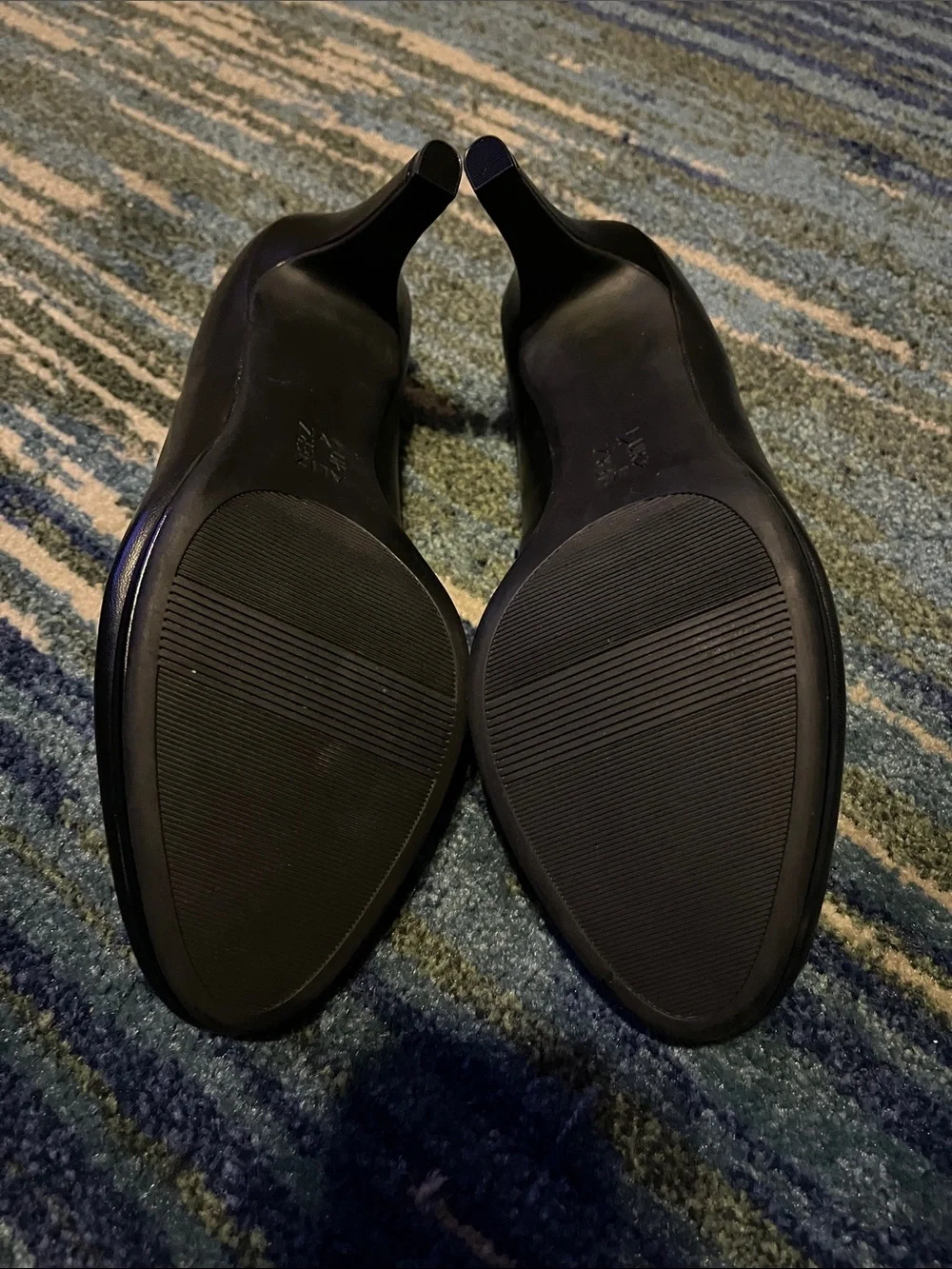 Naturalizer Black Leather Round-Toe Women’s Pumps